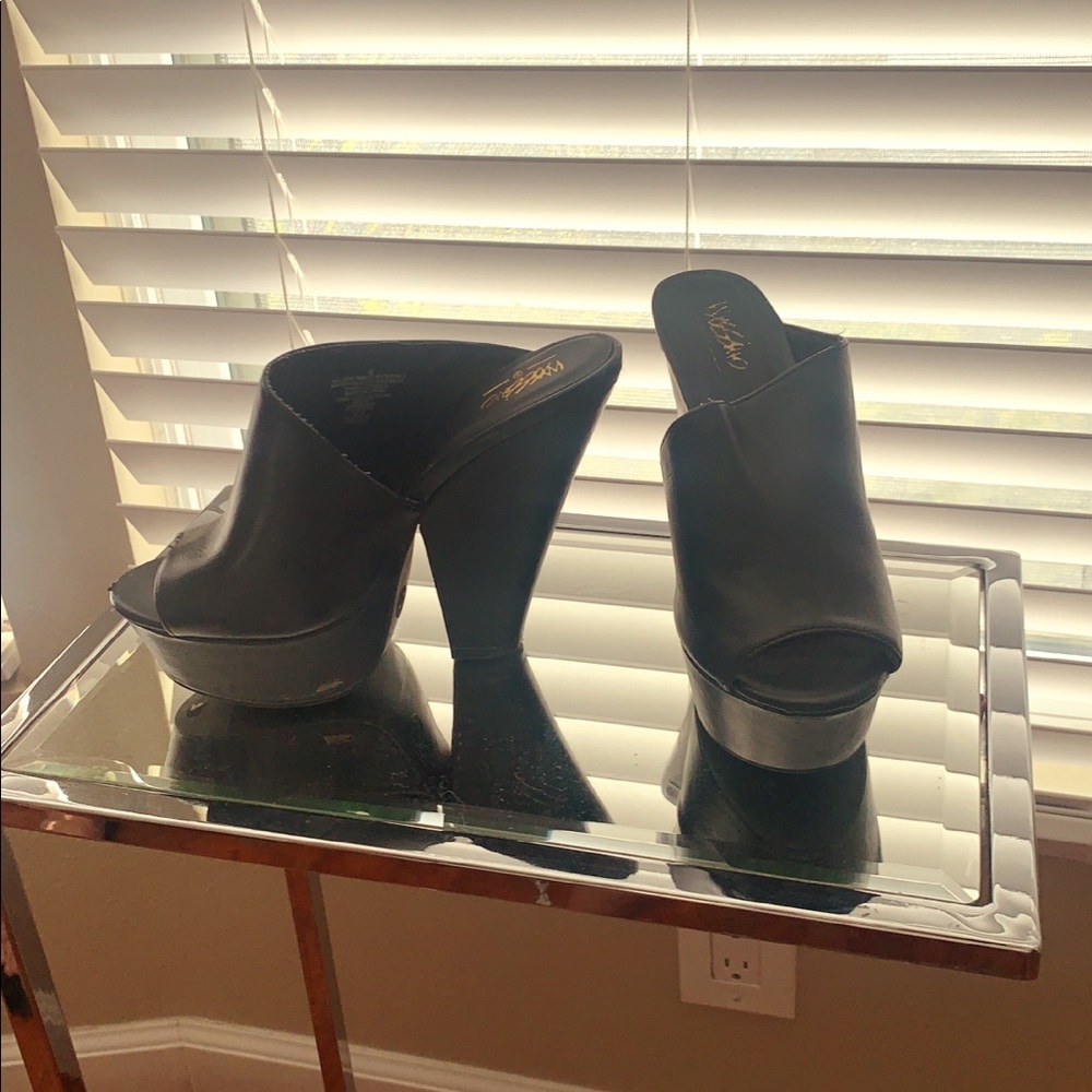 Platform black shoes